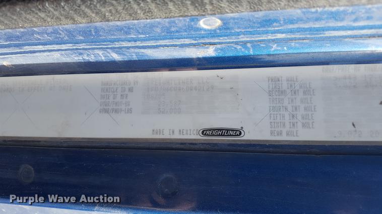 image for item L1640 2006 Freightliner Columbia semi truck