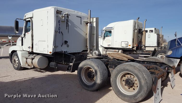 image for item L1641 2003 Freightliner Century ST120 semi truck