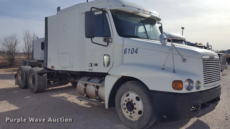 image for item L1641 2003 Freightliner Century ST120 semi truck