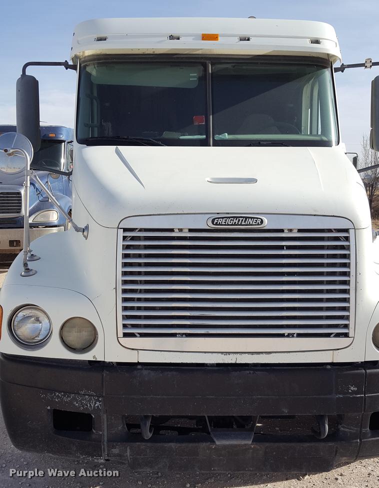 image for item L1641 2003 Freightliner Century ST120 semi truck