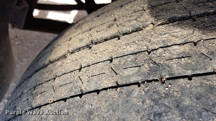 image for item L1641 2003 Freightliner Century ST120 semi truck