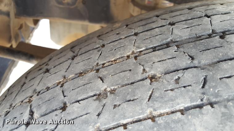 image for item L1641 2003 Freightliner Century ST120 semi truck