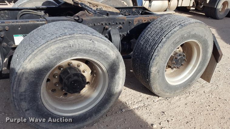 image for item L1641 2003 Freightliner Century ST120 semi truck