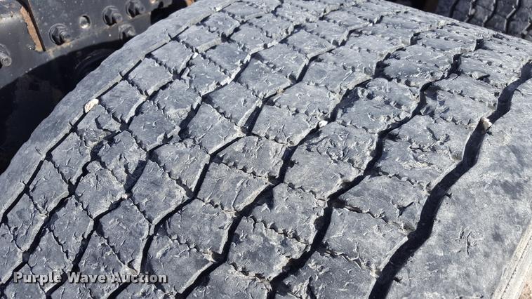 image for item L1641 2003 Freightliner Century ST120 semi truck