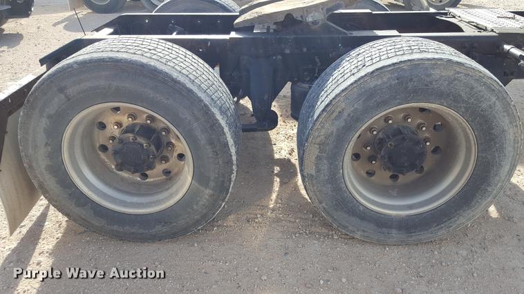 image for item L1641 2003 Freightliner Century ST120 semi truck