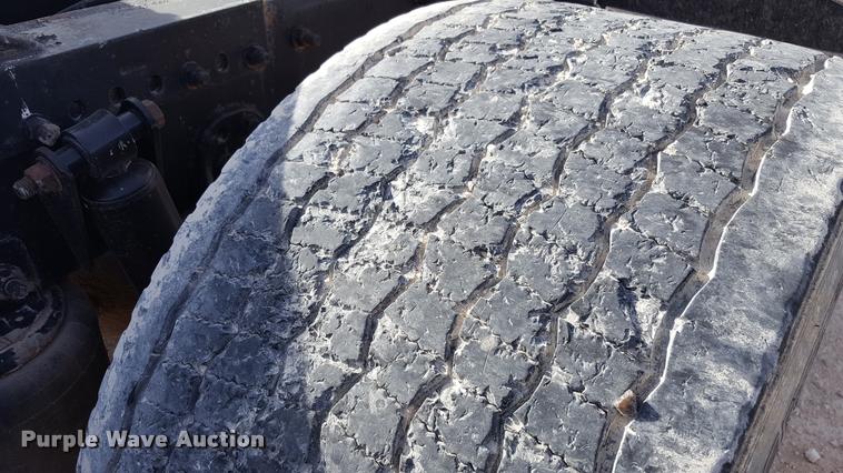 image for item L1641 2003 Freightliner Century ST120 semi truck