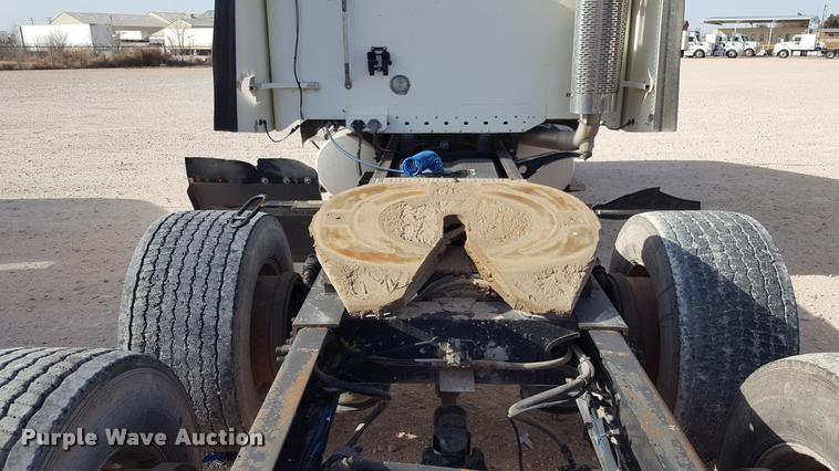 image for item L1641 2003 Freightliner Century ST120 semi truck