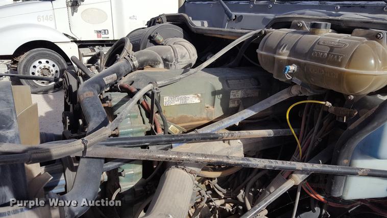 image for item L1641 2003 Freightliner Century ST120 semi truck