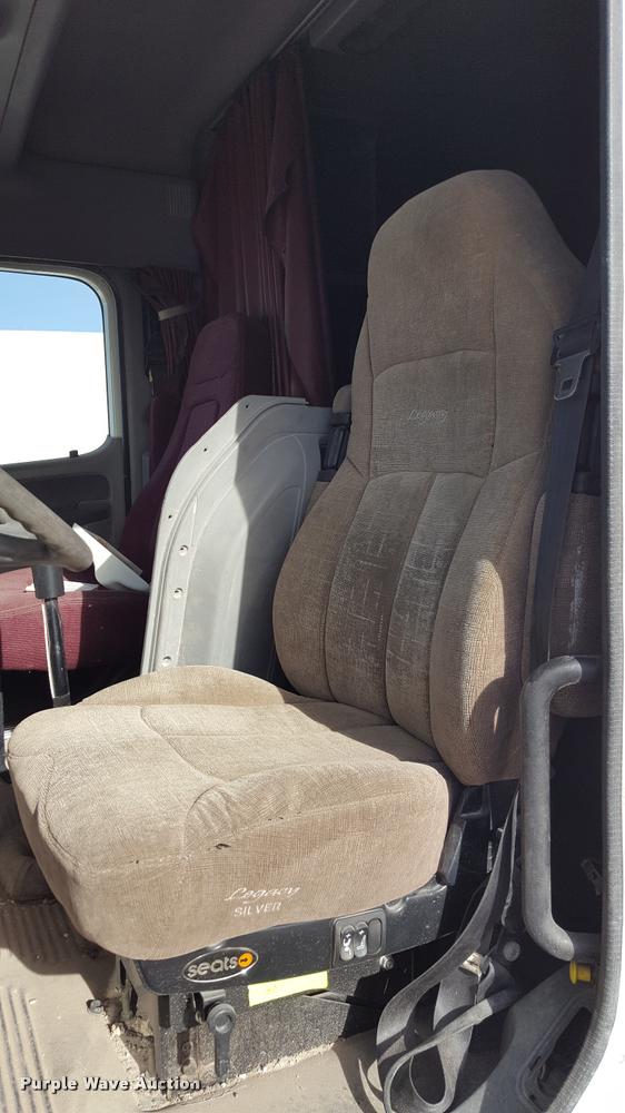 image for item L1641 2003 Freightliner Century ST120 semi truck