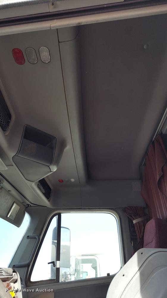 image for item L1641 2003 Freightliner Century ST120 semi truck