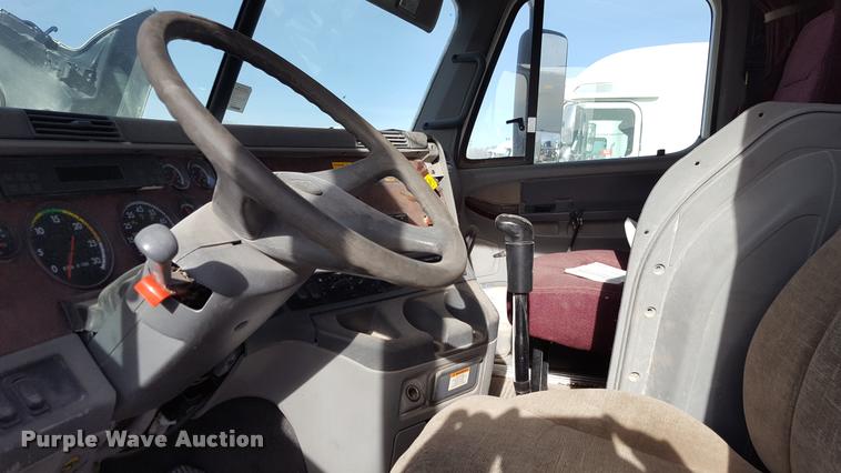 image for item L1641 2003 Freightliner Century ST120 semi truck