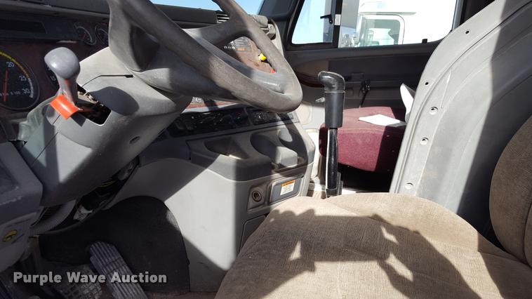 image for item L1641 2003 Freightliner Century ST120 semi truck