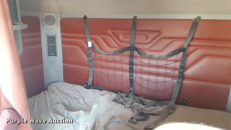 image for item L1641 2003 Freightliner Century ST120 semi truck