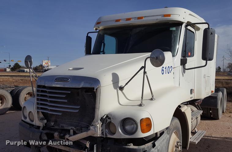 image for item L1642 2003 Freightliner Century ST120 semi truck