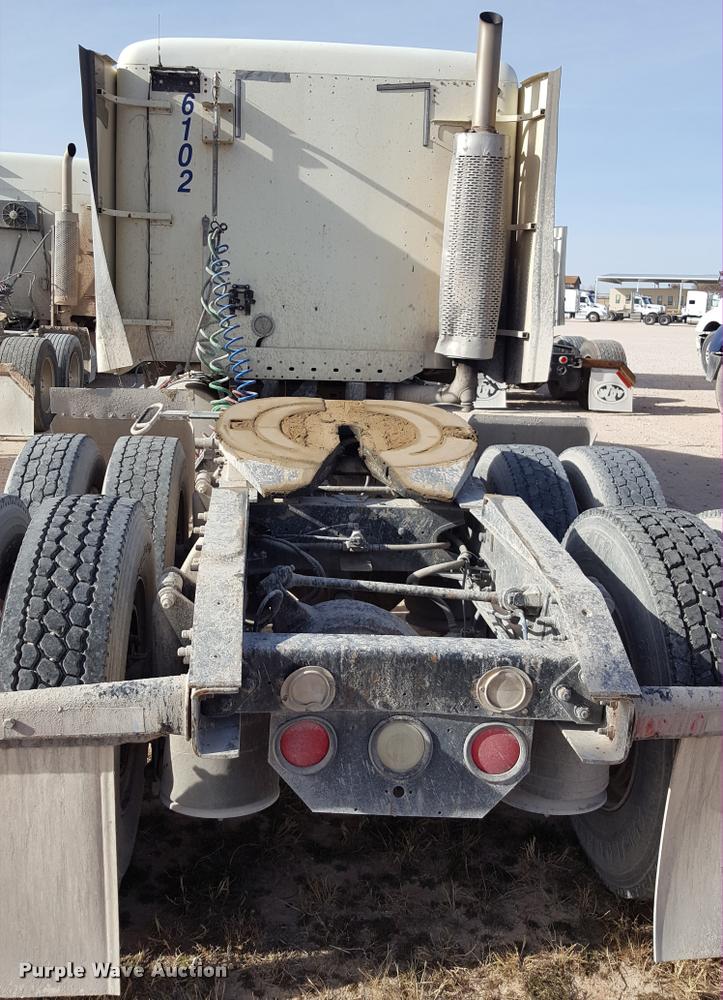 image for item L1642 2003 Freightliner Century ST120 semi truck