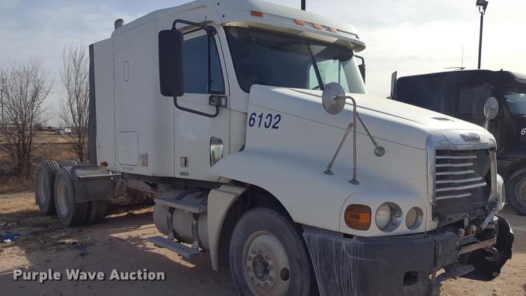 image for item L1642 2003 Freightliner Century ST120 semi truck