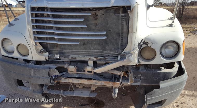 image for item L1642 2003 Freightliner Century ST120 semi truck