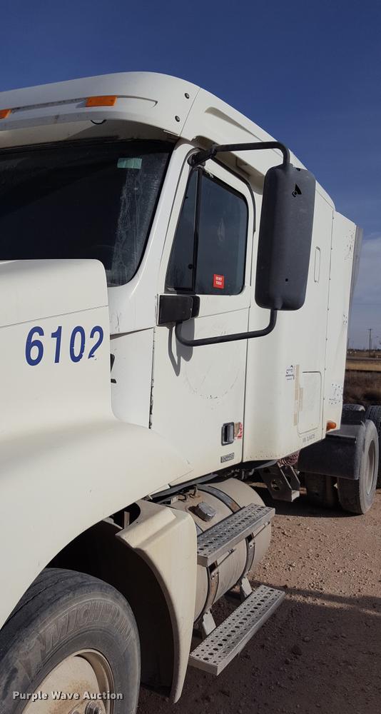 image for item L1642 2003 Freightliner Century ST120 semi truck