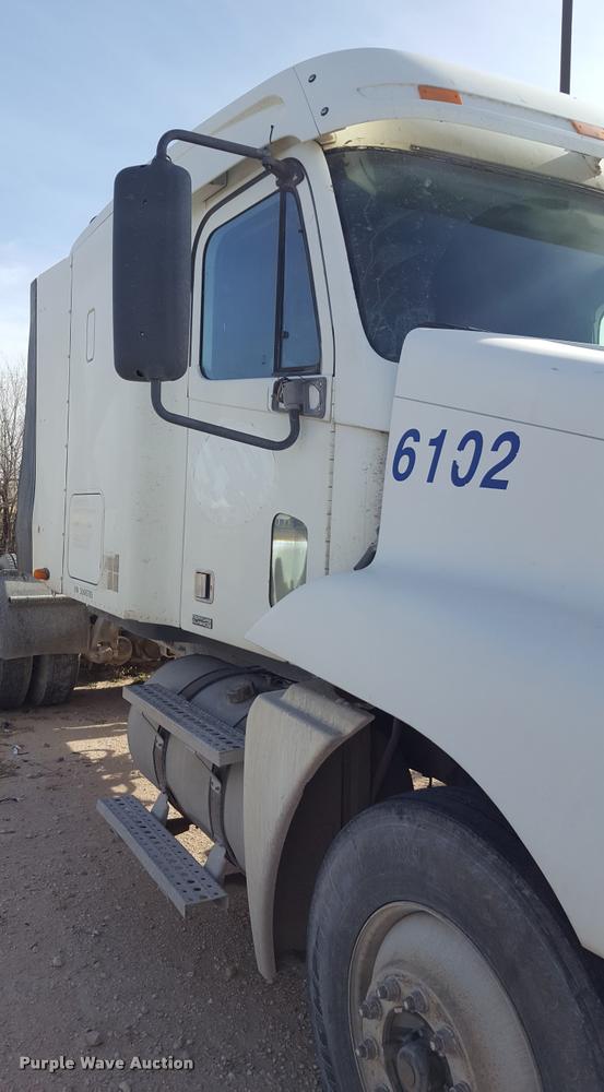 image for item L1642 2003 Freightliner Century ST120 semi truck