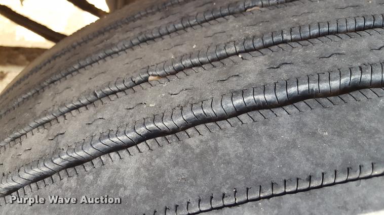 image for item L1642 2003 Freightliner Century ST120 semi truck