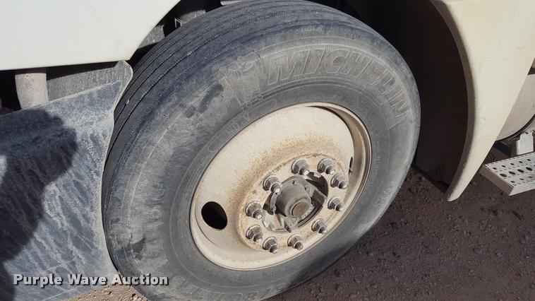 image for item L1642 2003 Freightliner Century ST120 semi truck