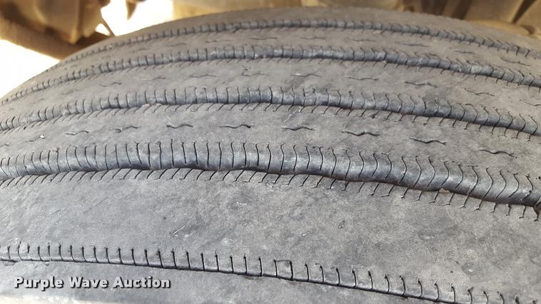 image for item L1642 2003 Freightliner Century ST120 semi truck