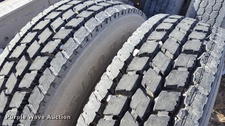 image for item L1642 2003 Freightliner Century ST120 semi truck