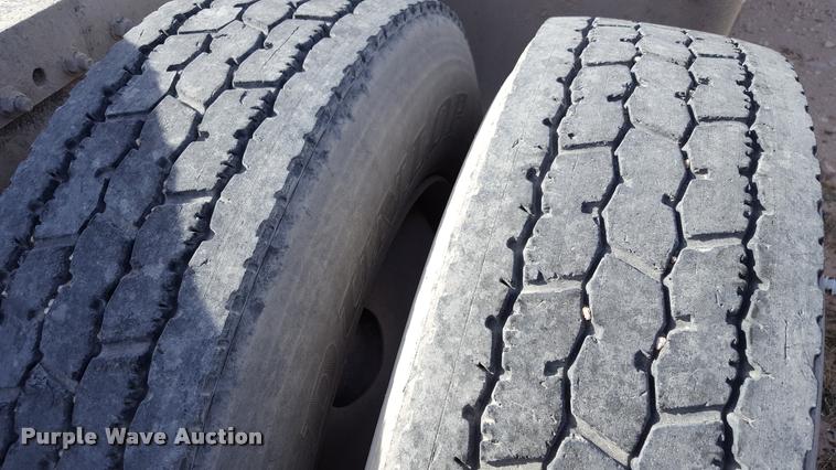 image for item L1642 2003 Freightliner Century ST120 semi truck