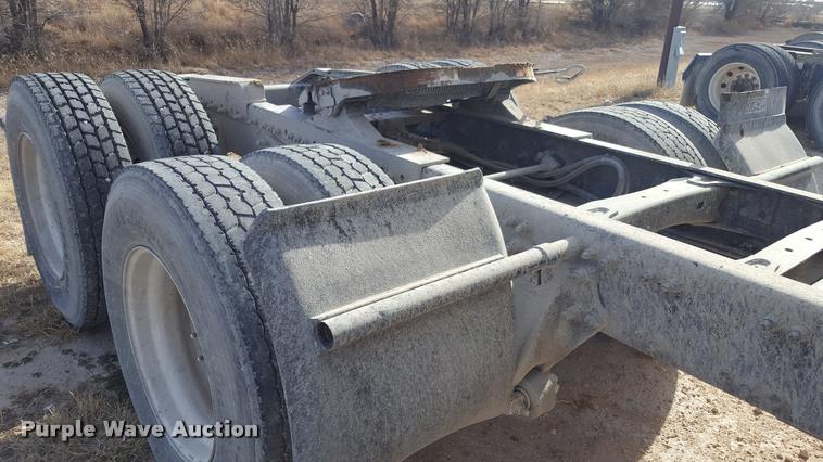 image for item L1642 2003 Freightliner Century ST120 semi truck