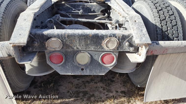 image for item L1642 2003 Freightliner Century ST120 semi truck