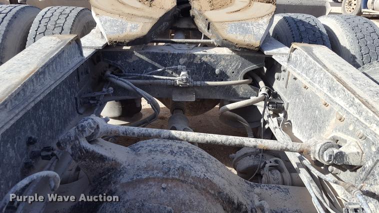 image for item L1642 2003 Freightliner Century ST120 semi truck