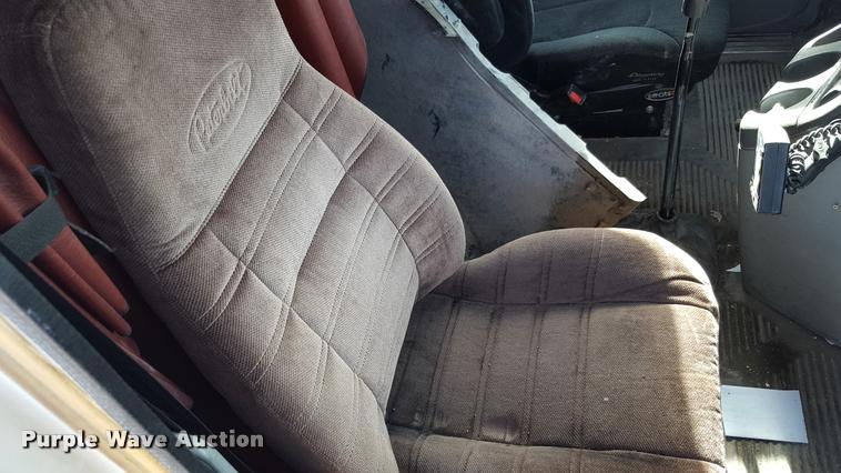 image for item L1642 2003 Freightliner Century ST120 semi truck