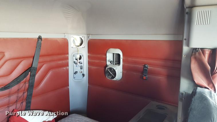 image for item L1642 2003 Freightliner Century ST120 semi truck