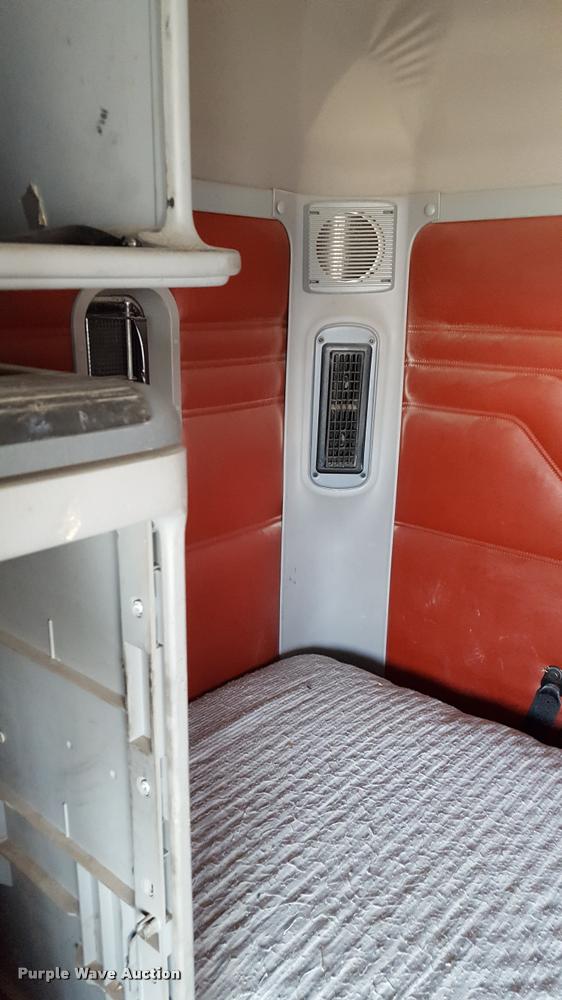 image for item L1642 2003 Freightliner Century ST120 semi truck