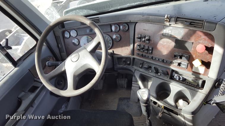 image for item L1642 2003 Freightliner Century ST120 semi truck