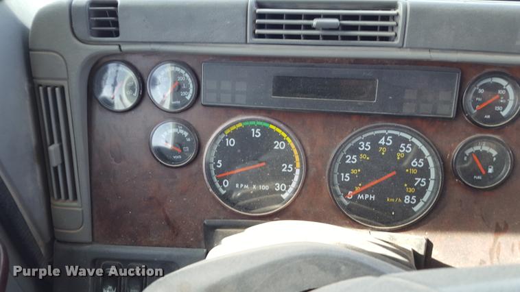 image for item L1642 2003 Freightliner Century ST120 semi truck