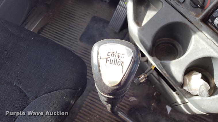 image for item L1642 2003 Freightliner Century ST120 semi truck