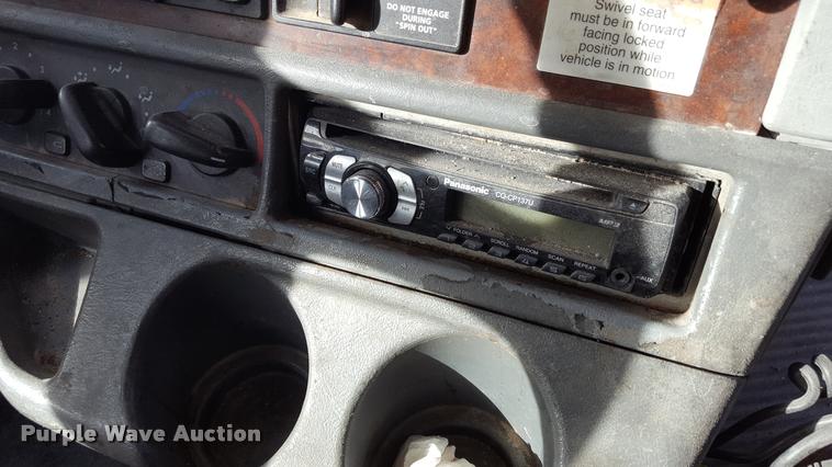 image for item L1642 2003 Freightliner Century ST120 semi truck