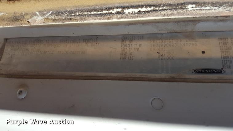 image for item L1642 2003 Freightliner Century ST120 semi truck