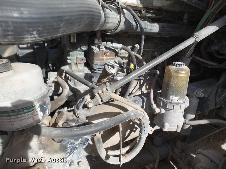 image for item L1643 2005 Freightliner Columbia semi truck