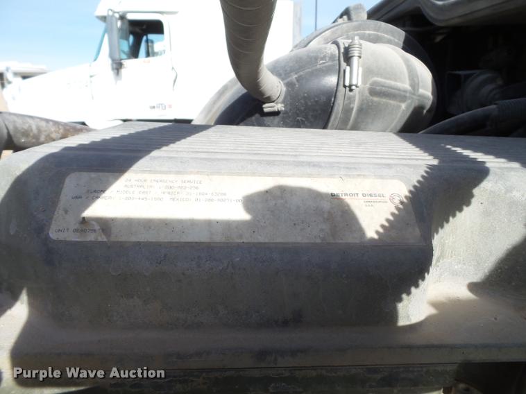 image for item L1643 2005 Freightliner Columbia semi truck