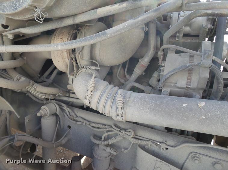 image for item L1643 2005 Freightliner Columbia semi truck