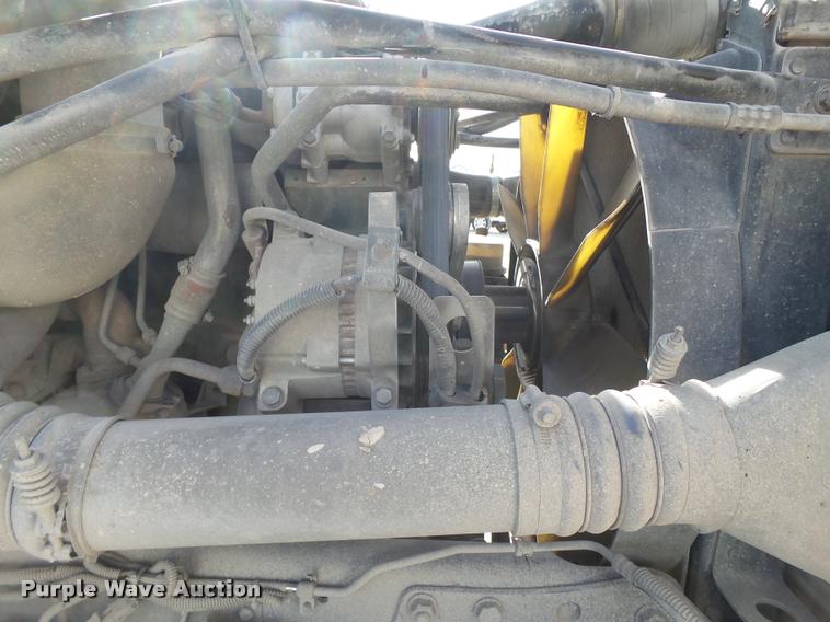 image for item L1643 2005 Freightliner Columbia semi truck