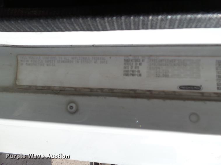 image for item L1643 2005 Freightliner Columbia semi truck