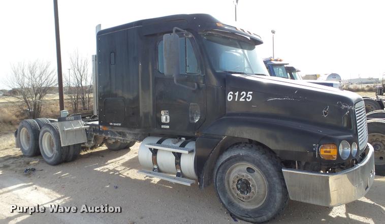 image for item L1644 2003 Freightliner Century ST120 semi truck
