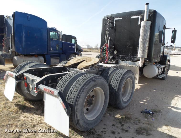 image for item L1644 2003 Freightliner Century ST120 semi truck