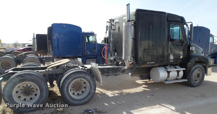 image for item L1644 2003 Freightliner Century ST120 semi truck