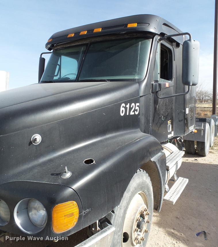 image for item L1644 2003 Freightliner Century ST120 semi truck