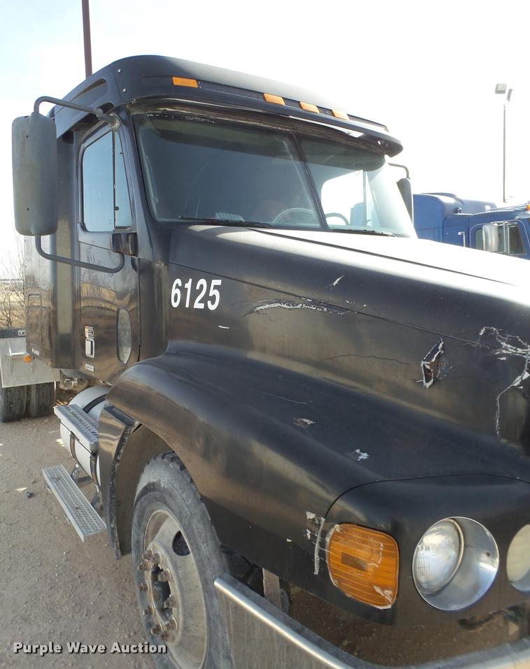 image for item L1644 2003 Freightliner Century ST120 semi truck