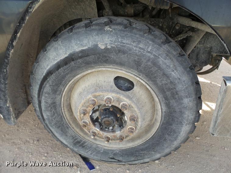 image for item L1644 2003 Freightliner Century ST120 semi truck